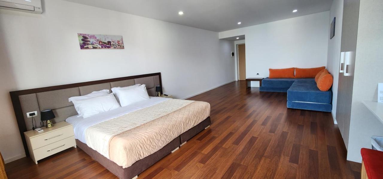 3B Suites Boutique Hotel Sarandë Eksteriør bilde