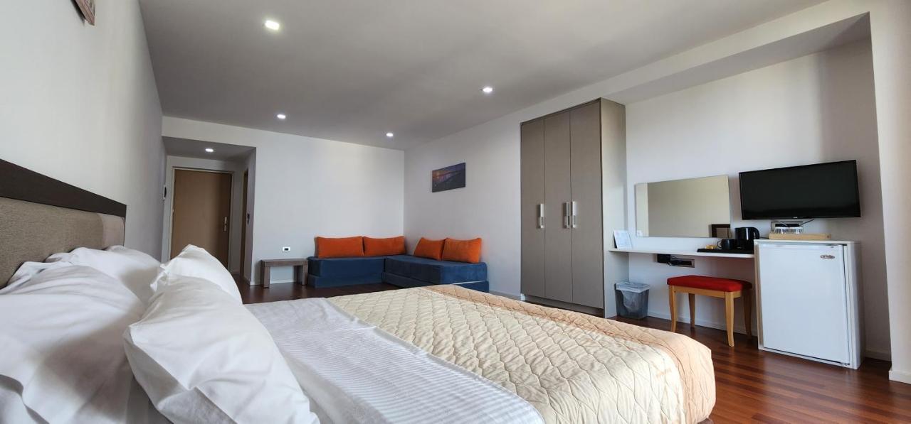 3B Suites Boutique Hotel Sarandë Eksteriør bilde
